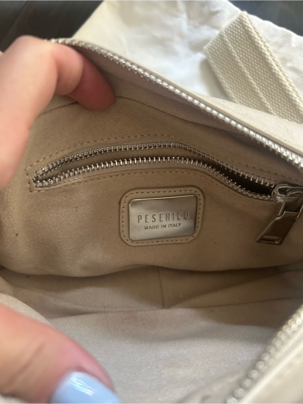 Peserico Cream Quilted Leather Crossbody Bag - Picture 5 of 6